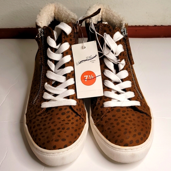 Universal thread leopard shoes. - Picture 2 of 6